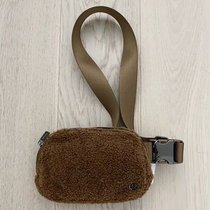 NWT Lululemon everywhere fleece belt bag